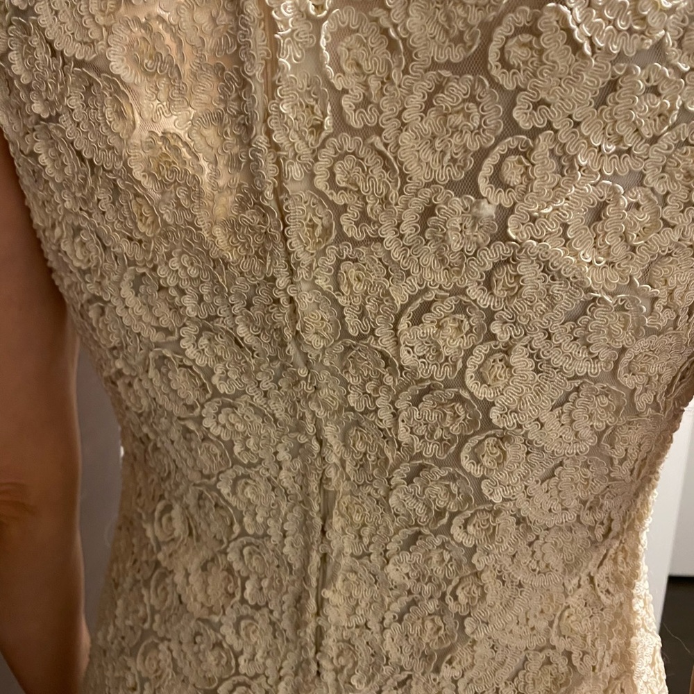 Cream guipure cocktail dress small rose appliqué.